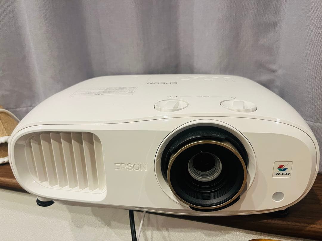 こ*ん様 EPSON プロジェクター本体　E H-TW7100
