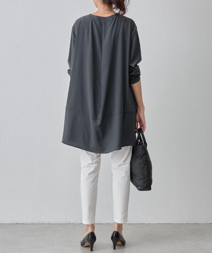 【新品タグ付】BEARDSLEY ビアズリー 後ろドレープTブラウス