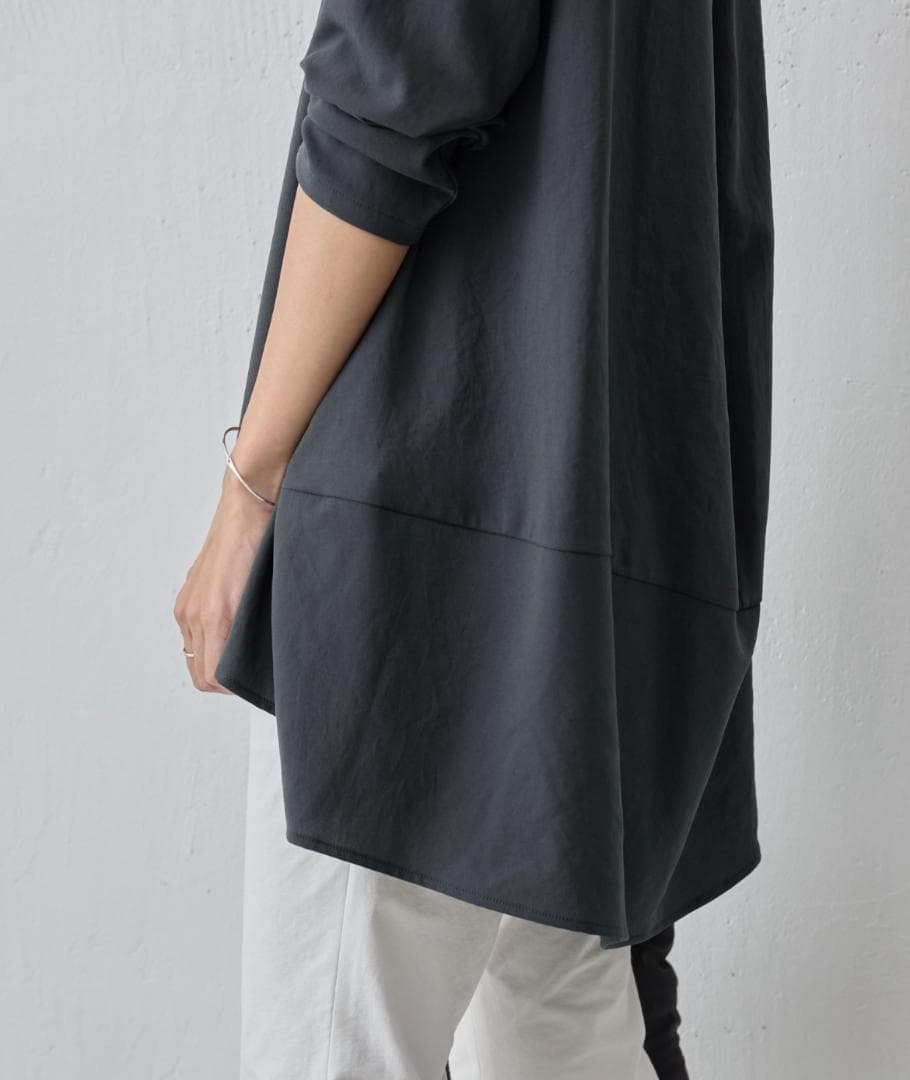 【新品タグ付】BEARDSLEY ビアズリー 後ろドレープTブラウス