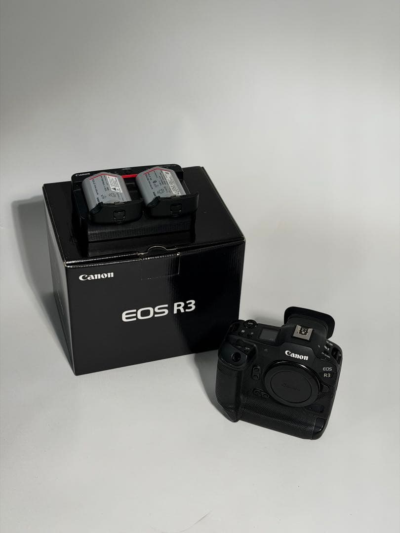 Canon EOS R3 ミラーレスカメラ　バッテリー3個付き