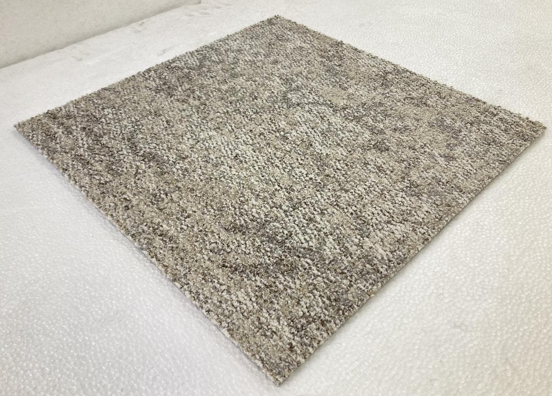 ペペ　タイルカーペット　９０枚　新品・未使用　国内メーカー　アウトレット