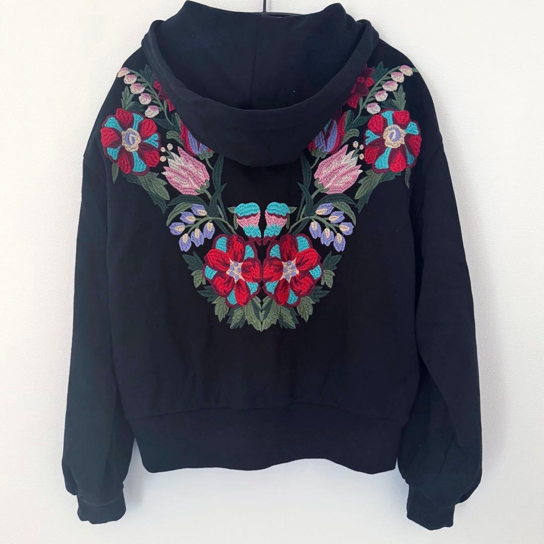 グレースコンチネンタル 刺繍ショートパーカー 36