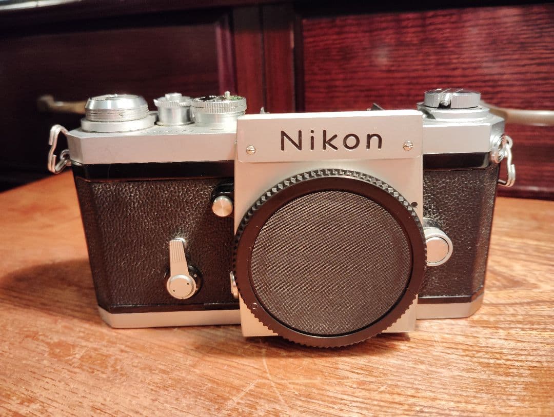 Nikon 　Fボディ　70000台 　綺麗です！