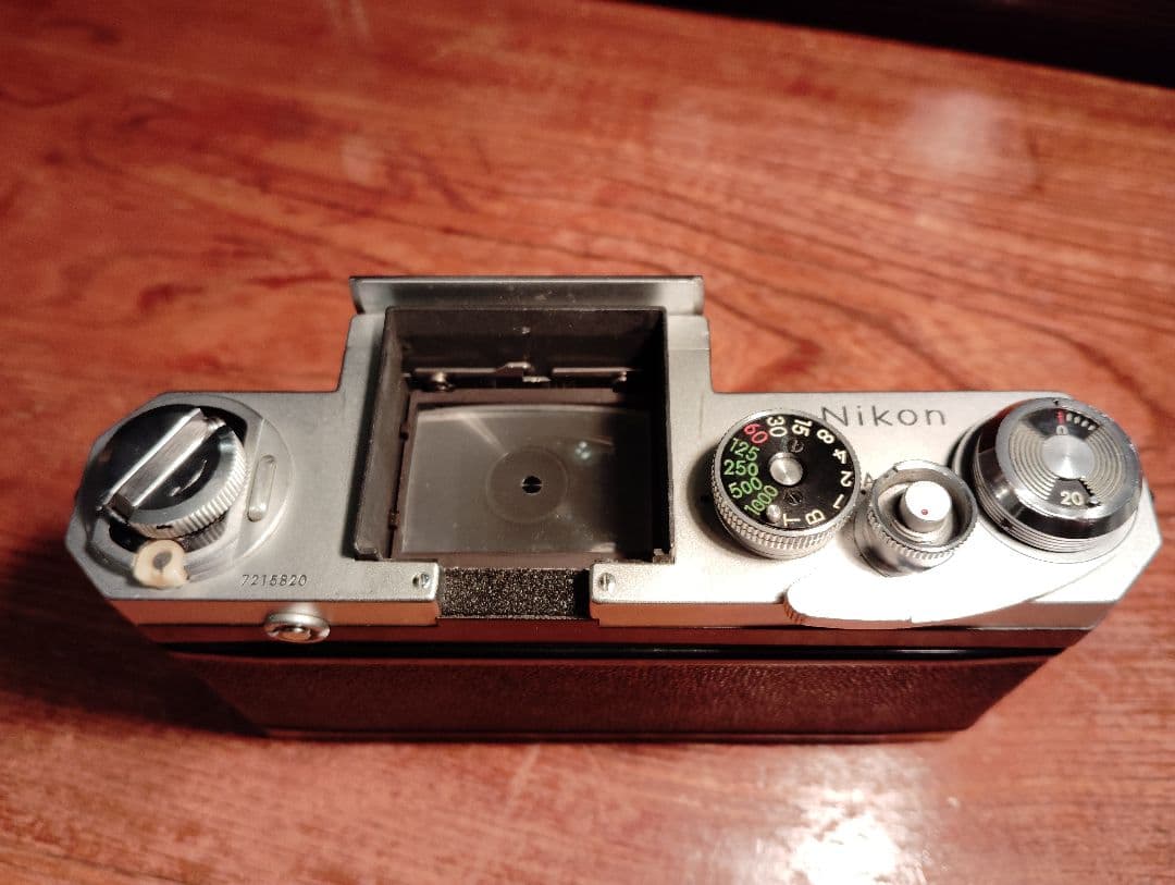 Nikon 　Fボディ　70000台 　綺麗です！