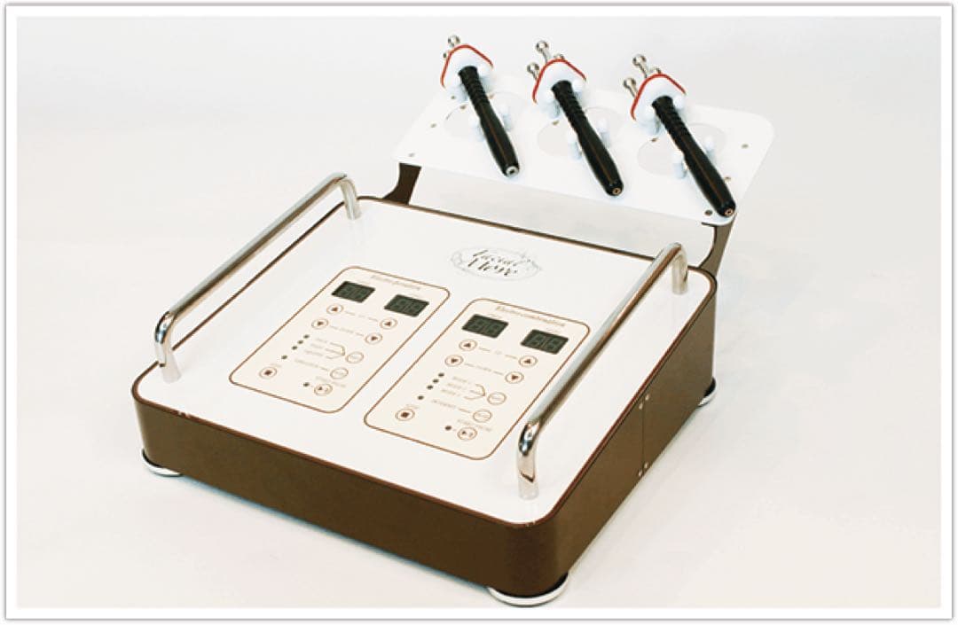 フェイシャルムーヴ　美顔器　エレクトロポレーション　たるみ　しわ　表情筋