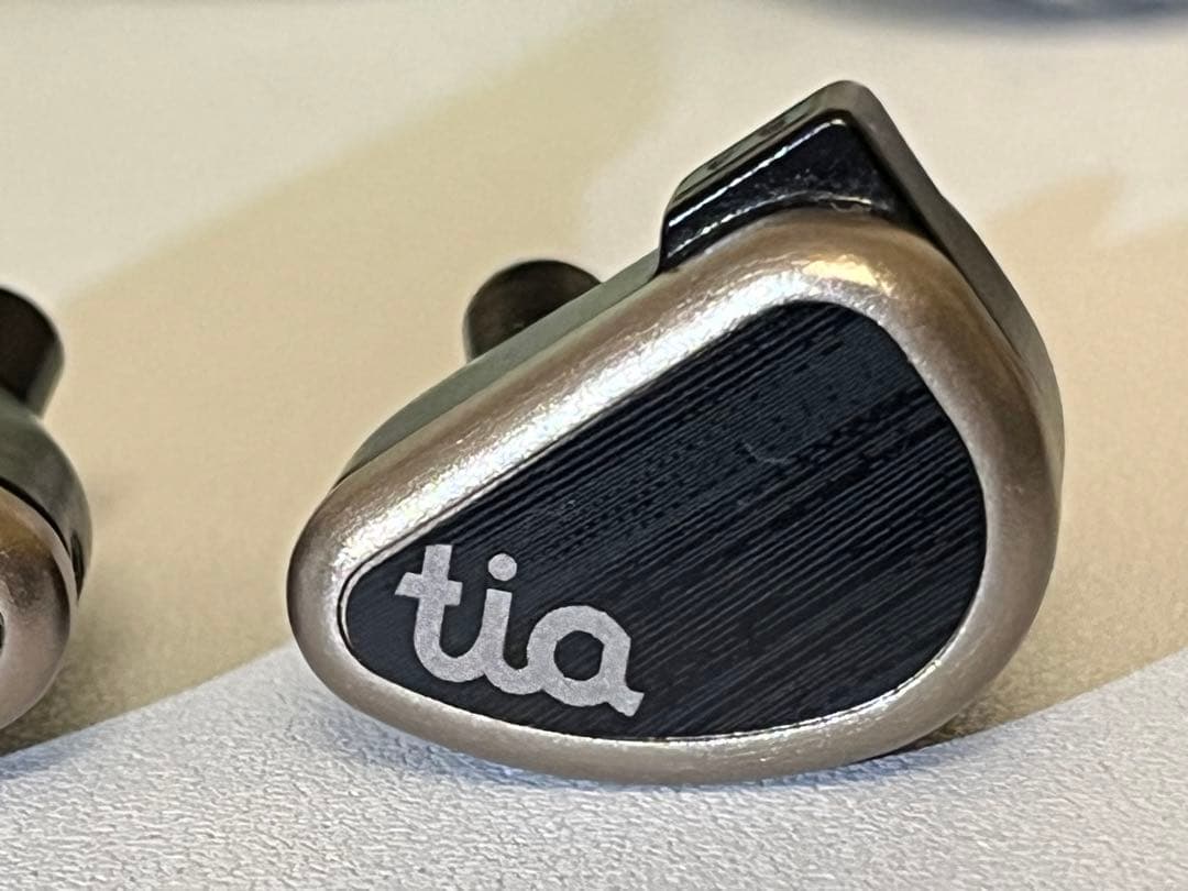 本体のみ　64 Audio tia trio イヤホン