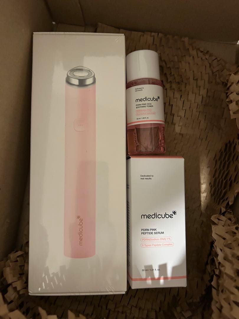 a*a様 メディキューブ　ミニ美顔器&美容液セット　特典付き