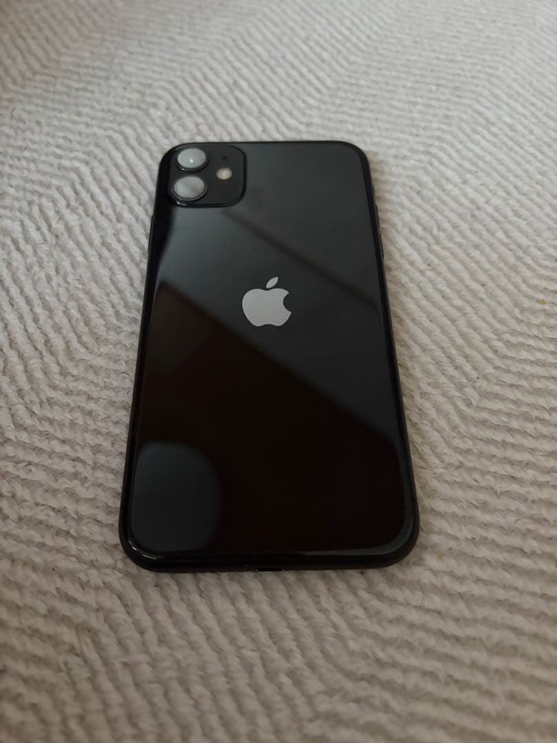 a*y様 iPhone11 ブラック　64GB