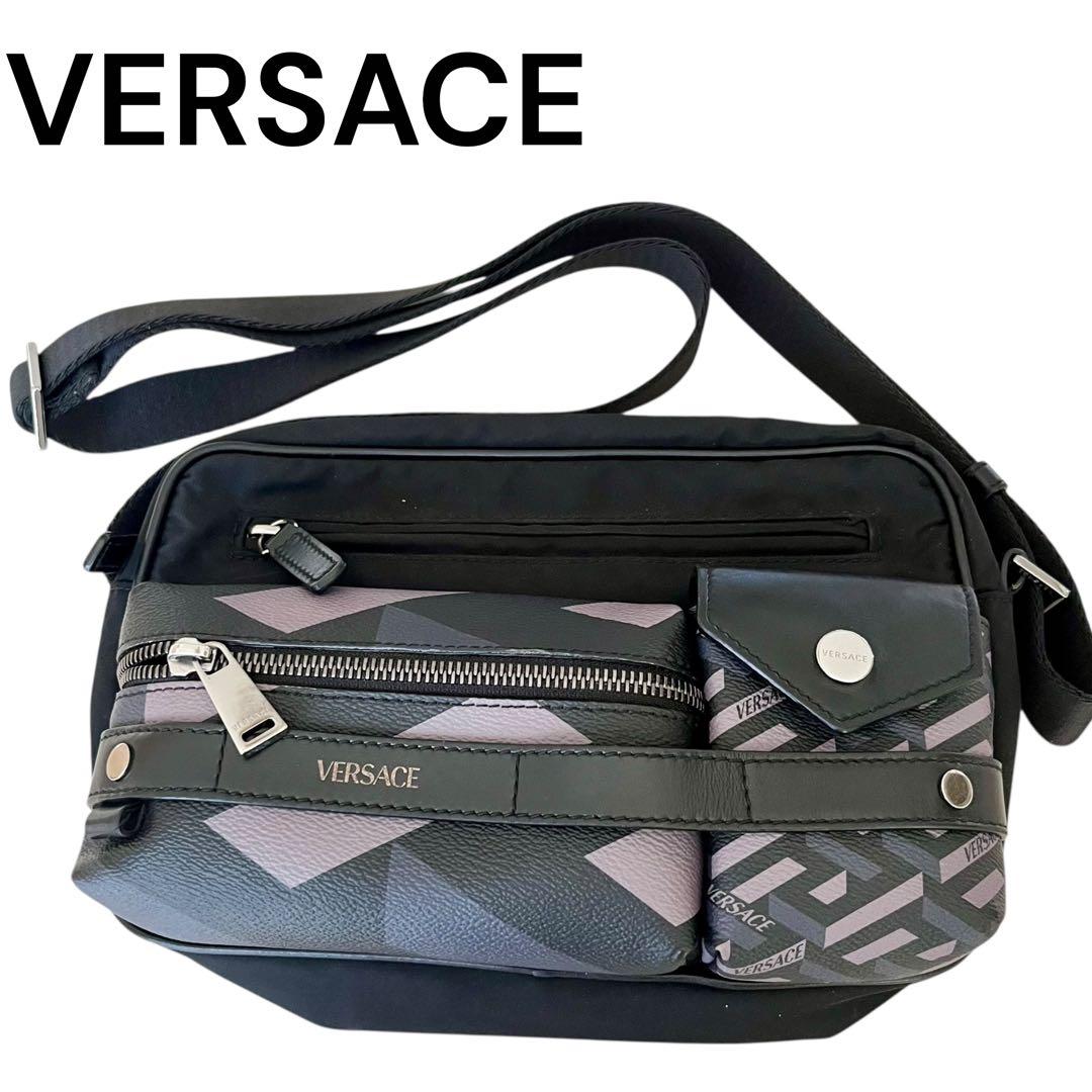 人気　ヴェルサーチ　ショルダーバッグ　斜めがけ　チェック　ブラック　黒　メンズ