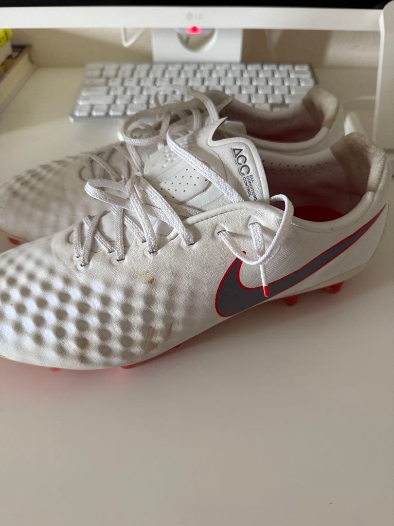 【本日限定価格】マジスタ　サッカースパイク　26