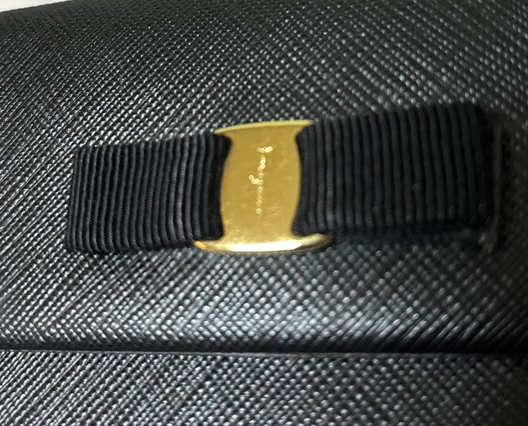 フェラガモ　ヴァラ　名刺入れ　黒