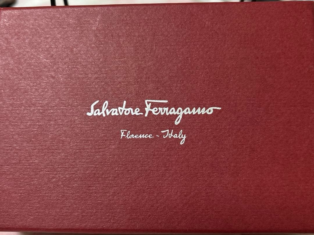フェラガモ　ヴァラ　名刺入れ　黒