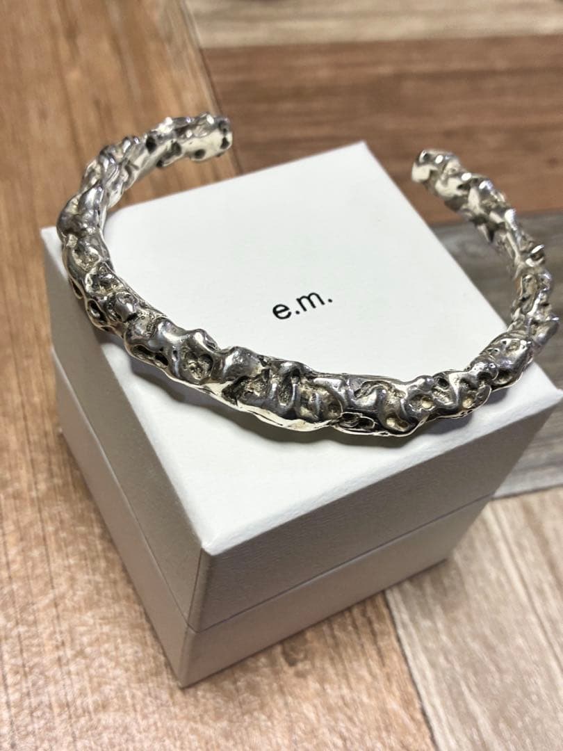 e.m. テクスチャーバングル SILVER ブレスレット