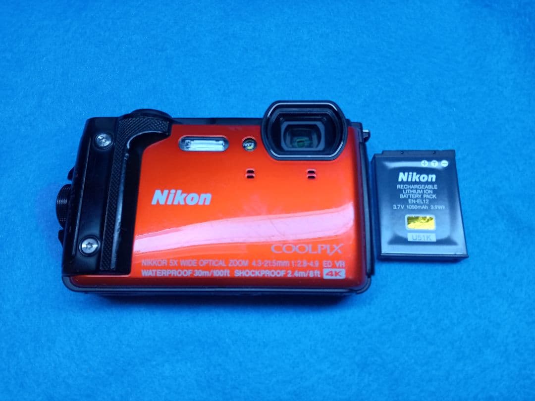Nikon　COOLPIX　w300 レッド