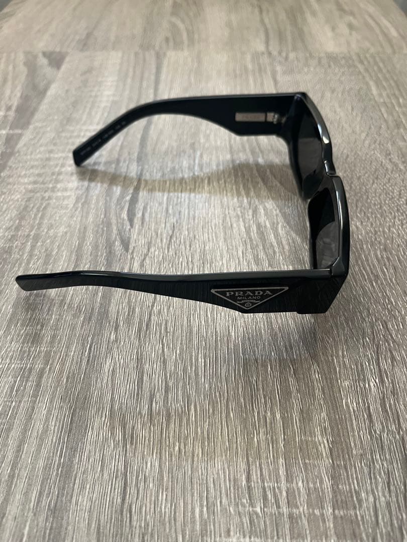 正規品 PRADA トライアングルロゴサングラス　スクエア