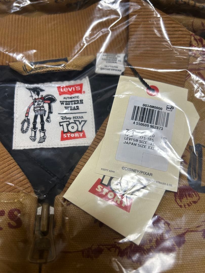 リーバイスtoystoryコラボアイテム 総柄ベスト