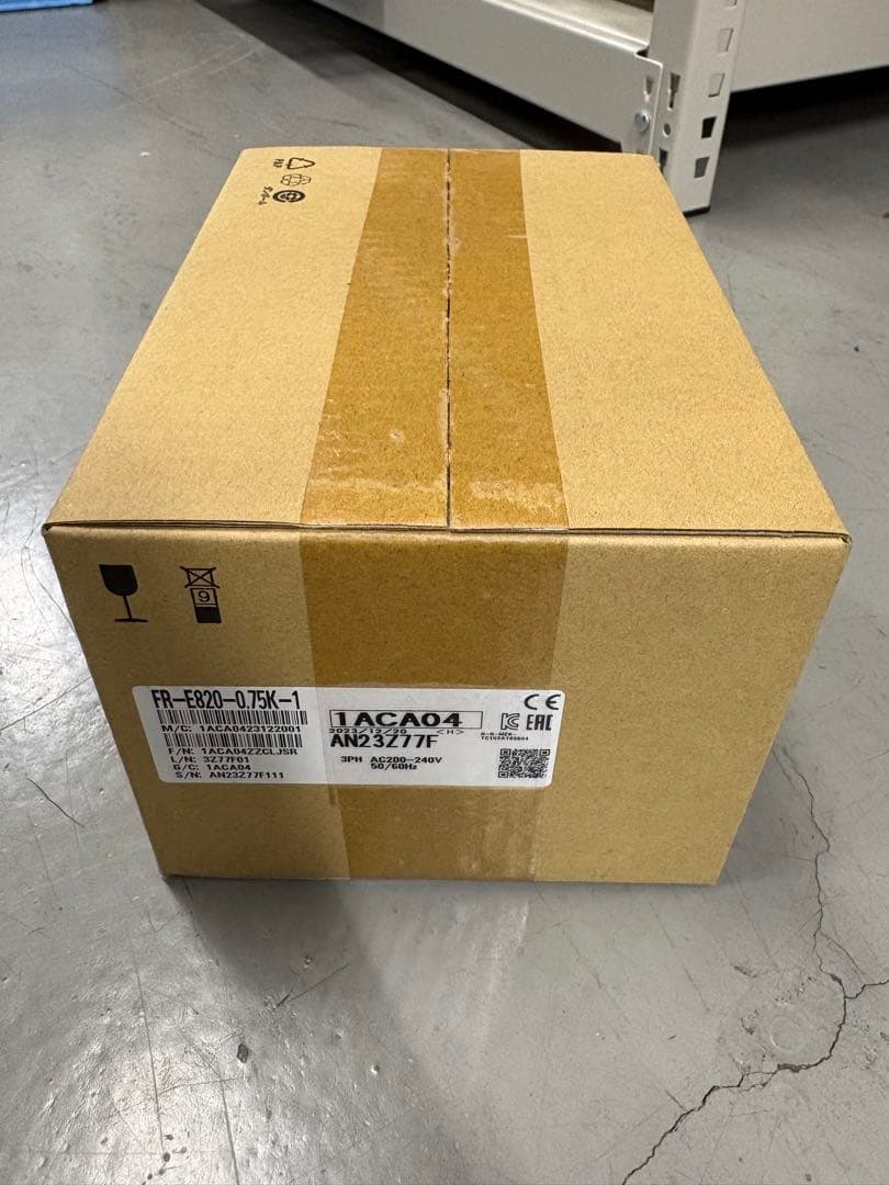 新品未使用　FR-E820-0.75K-1 インバータ