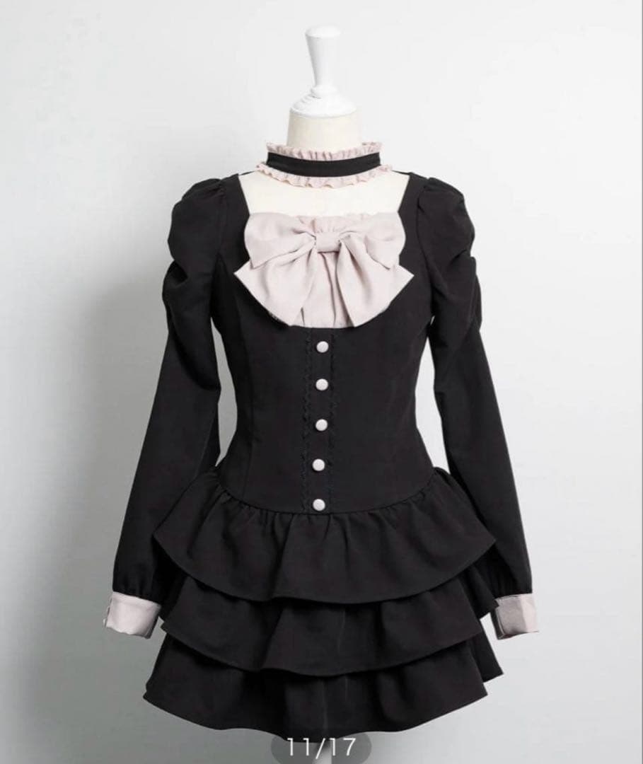 pium フロントリボンチョーカーティアードミニワンピ ブラックピンク