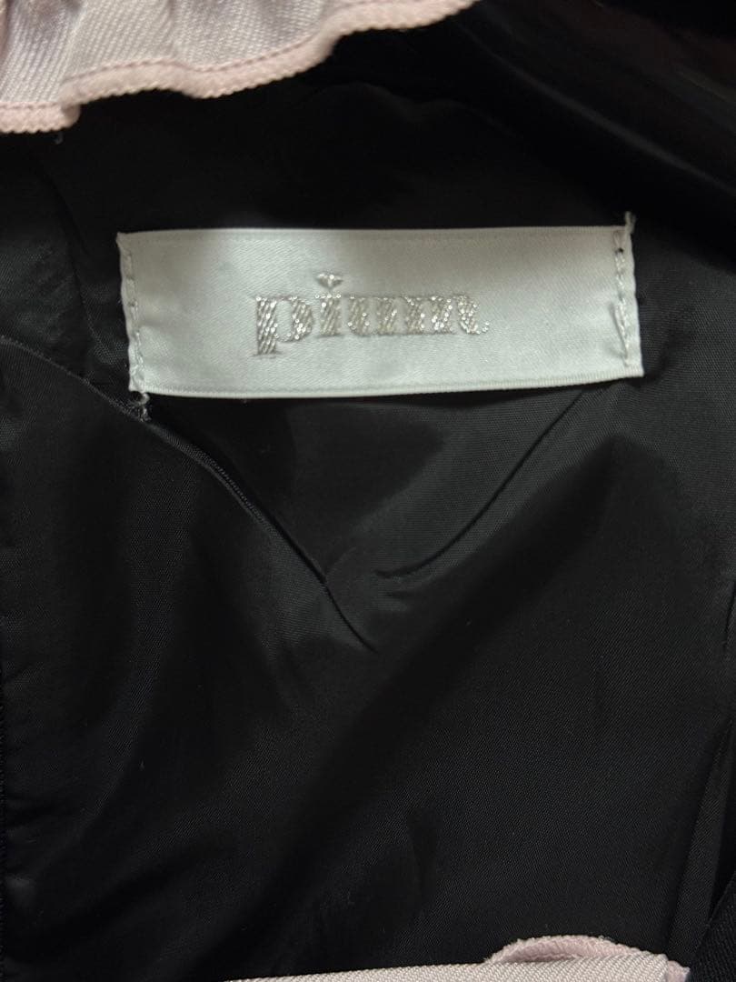 pium フロントリボンチョーカーティアードミニワンピ ブラックピンク