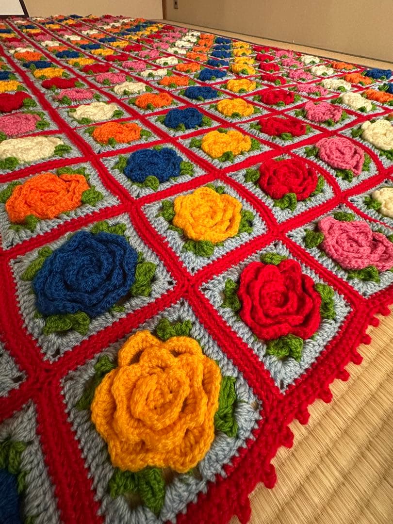 立体感多彩なバラ花柄　グラニースクエア✳︎ブランケット✳︎マルチカバー✳︎大判