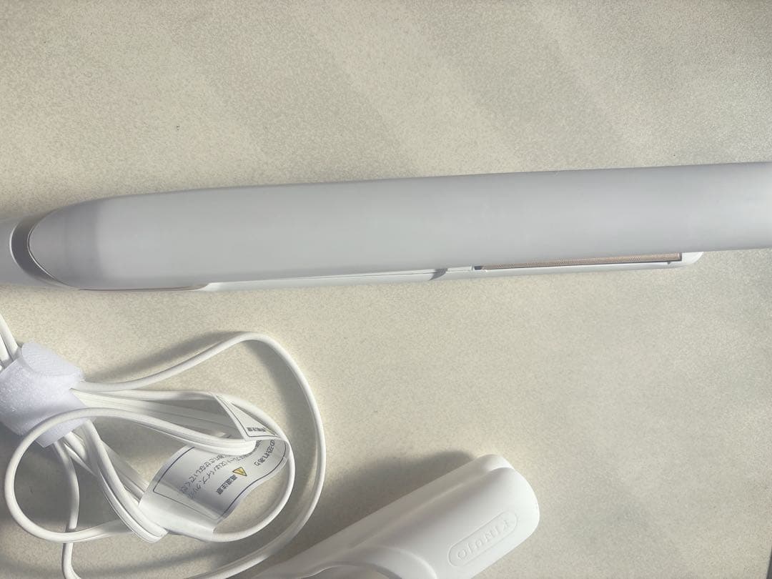 ☆1度のみ使用☆KINUJO 絹女 ストレートアイロン　ホワイト