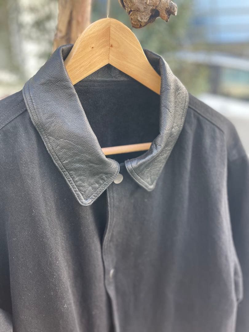 少数限定 ショップ別注 25AW 襟レザー　カバーオール ワークcomoli