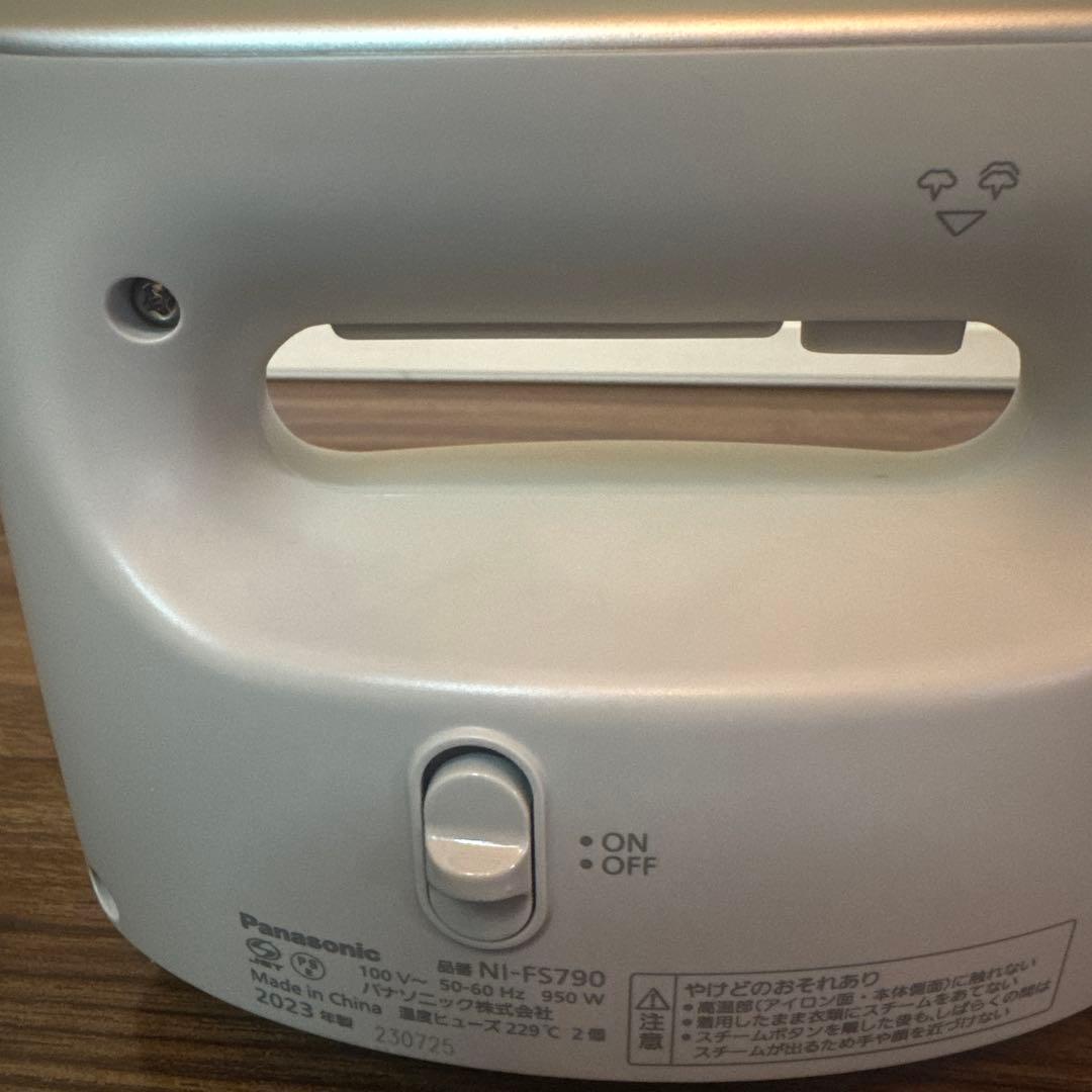 Panasonic スチームアイロン NI-FS790