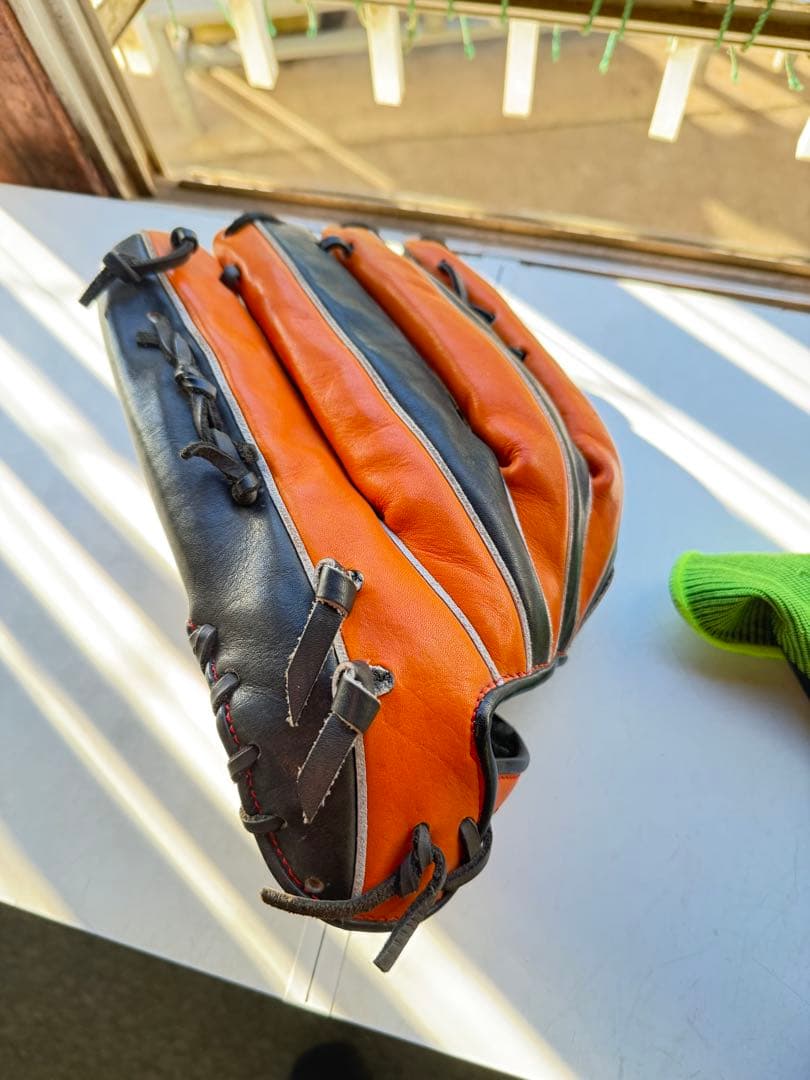 千葉ロッテ角中 DESCENTE 硬式グローブ オレンジ/黒