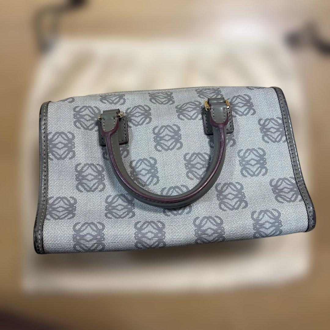 LOEWE グレー ロゴデザイン ハンドバッグ