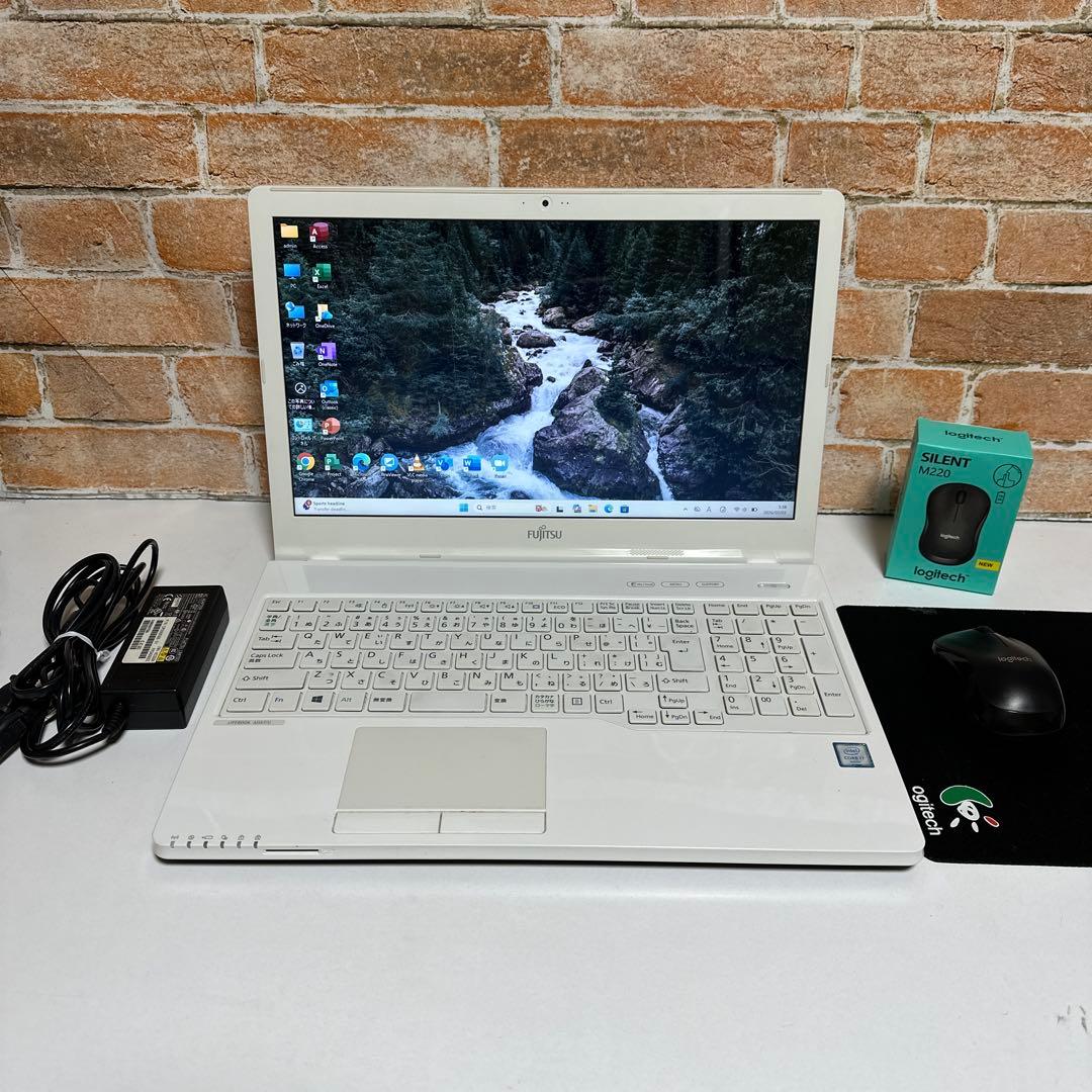 富士通 ノートPC Corei7 メモリ8GB Webカメラ　Win11 Pro