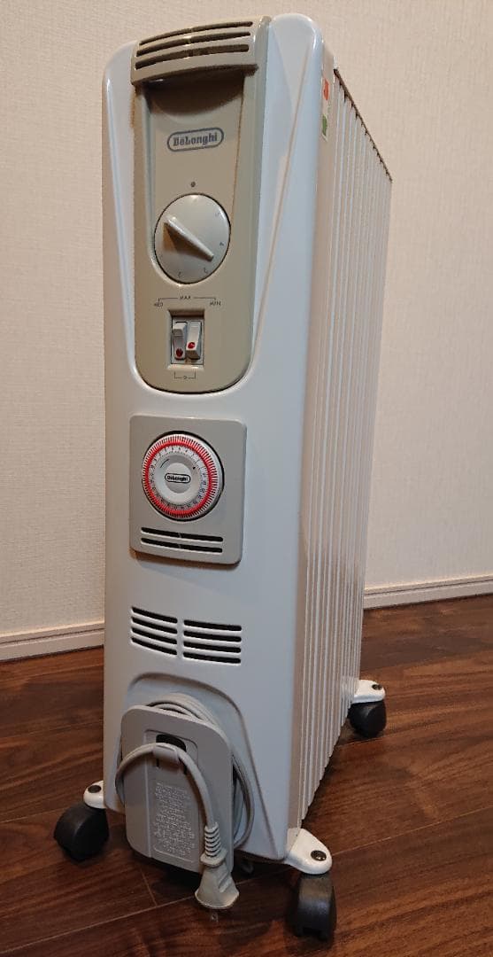 子供やお年寄りも安心♪ デロンギ社製オイルヒーター 24時間タイマー付 寝室に♪