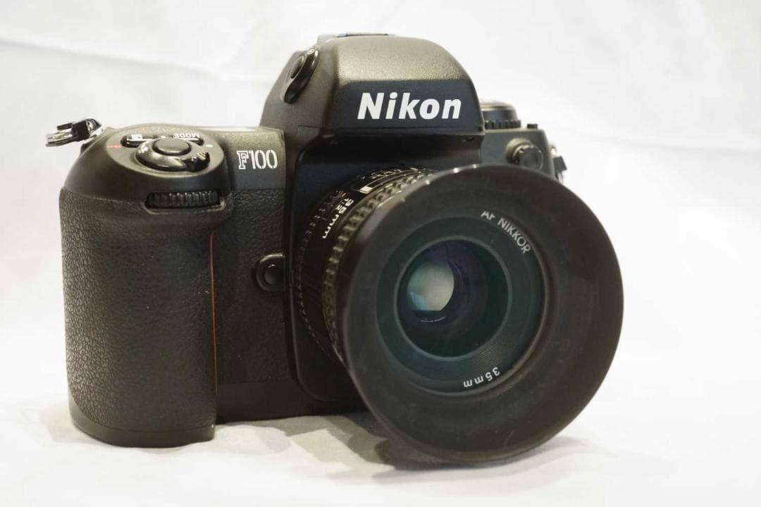 ニコンF100　ワンオーナー　AFニッコール35ミリF2つき　カメラ使用僅少美品