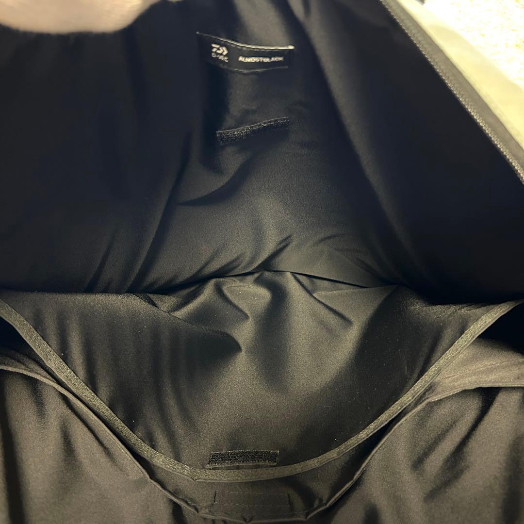 ディーベック オールモストブラック ヘルメットバッグ ショルダーバッグ カーキ