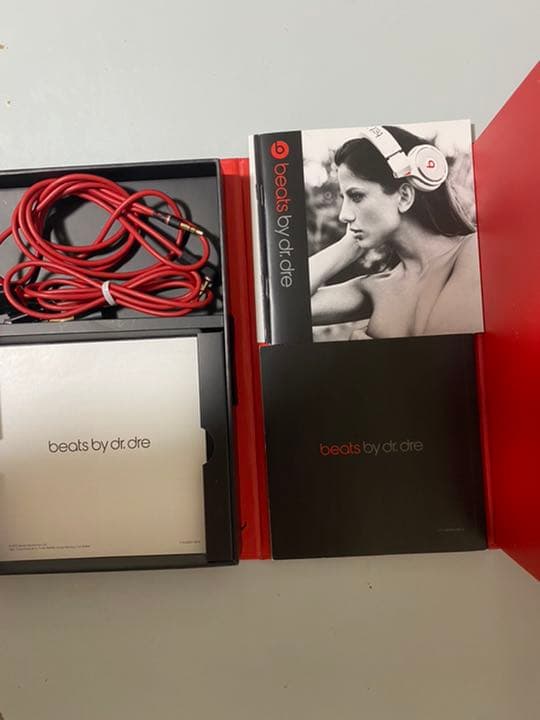 Beats ヘッドホン白