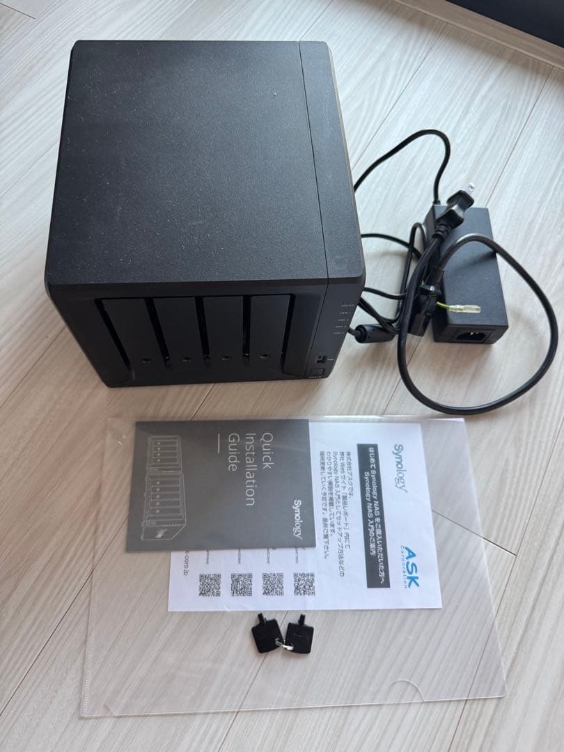 外付けハードディスク・ドライブ Synology DS418 + 8TB HDD x 4