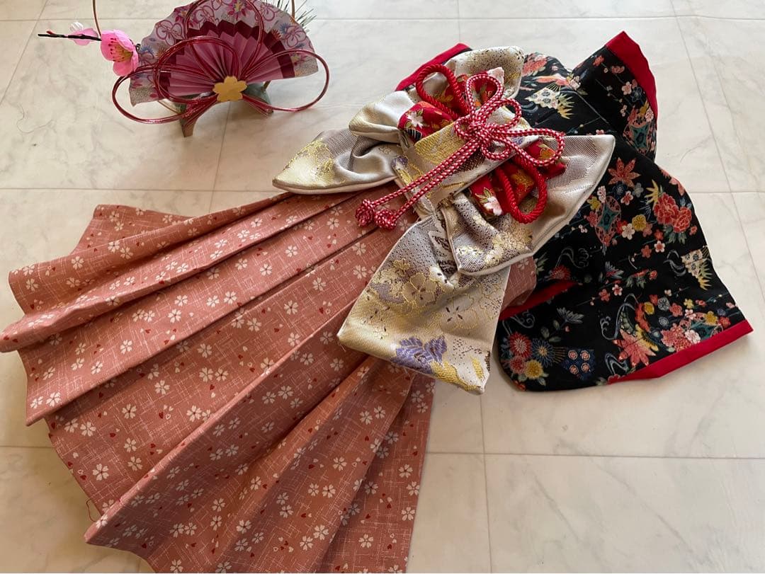 coco6パパ☺︎　　ワンちゃんの袴の着物 黒地紗綾華と傘柄　計２着