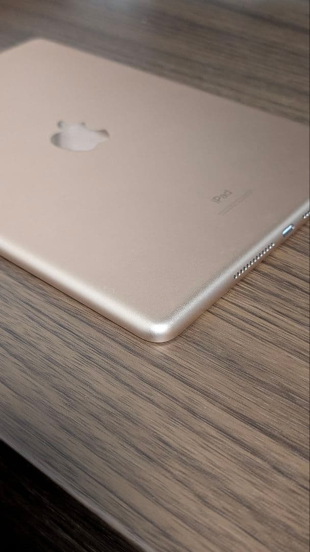 Apple iPad 第8世代　ゴールド