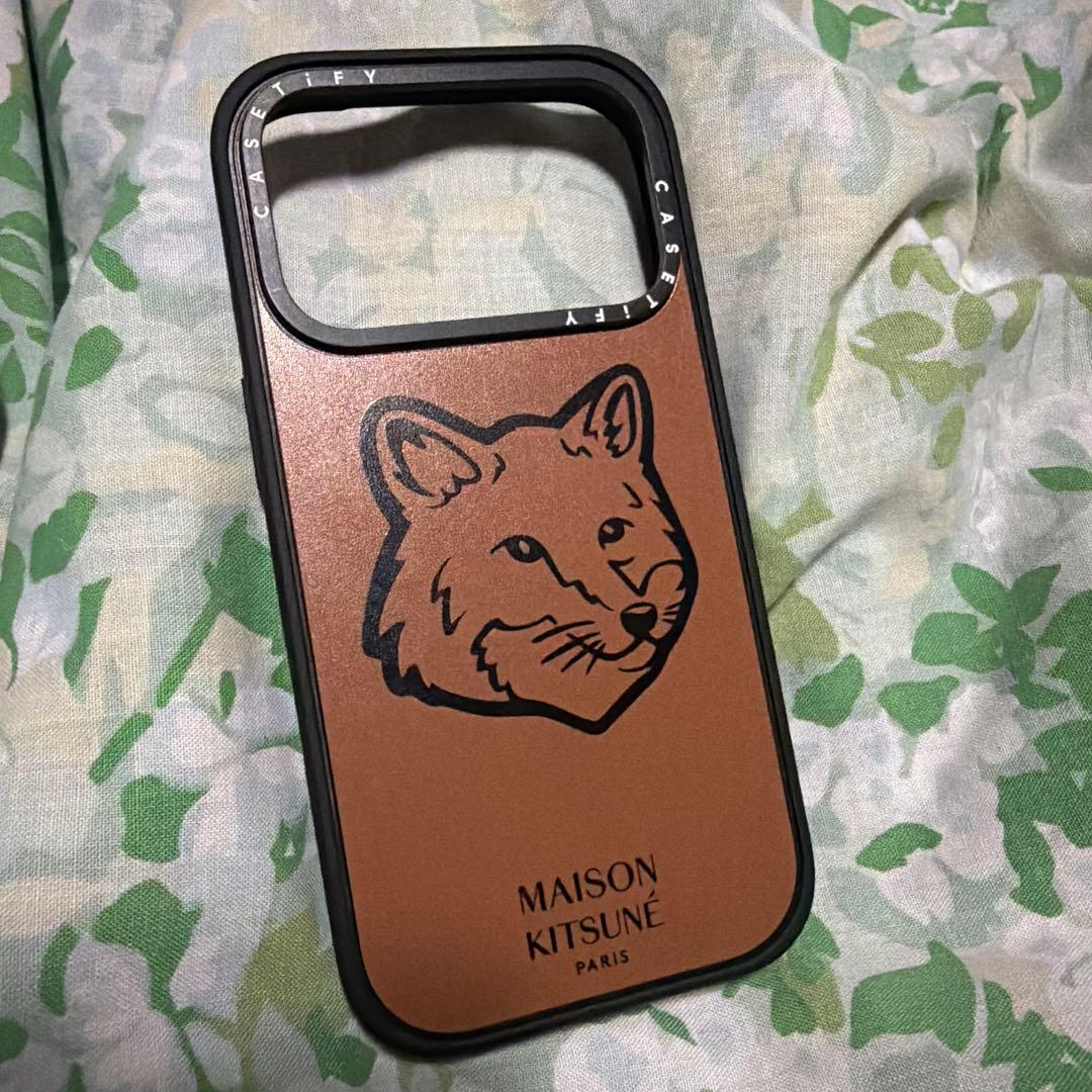 MAISON KITSUNÉ フォックスデザイン iPhone17proケース