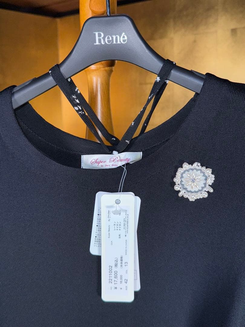 新品タグ付き【スーパービューティ】花柄長袖チュニック パールブローチ付き