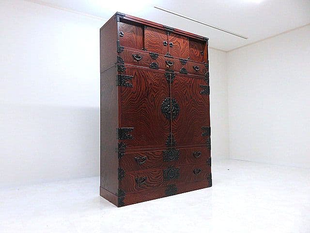 u*1様 伝統工芸 岩谷堂箪笥 欅材漆塗着物箪笥　 南部鉄金具/鍵付き/時代箪笥