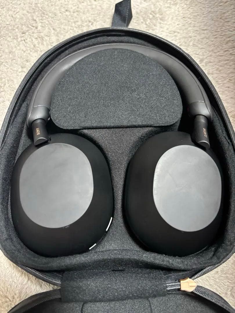 専用☆SonyWH-1000XM5ワイヤレスヘッドホン⭐︎黒⭐︎ケース付き⭐︎美品