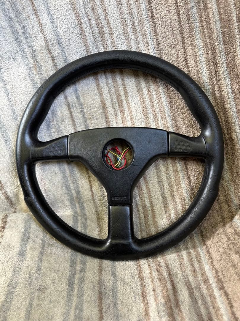 MOMO（モモ）V36タイプ ステアリング ホーンボタン2箇所あり！