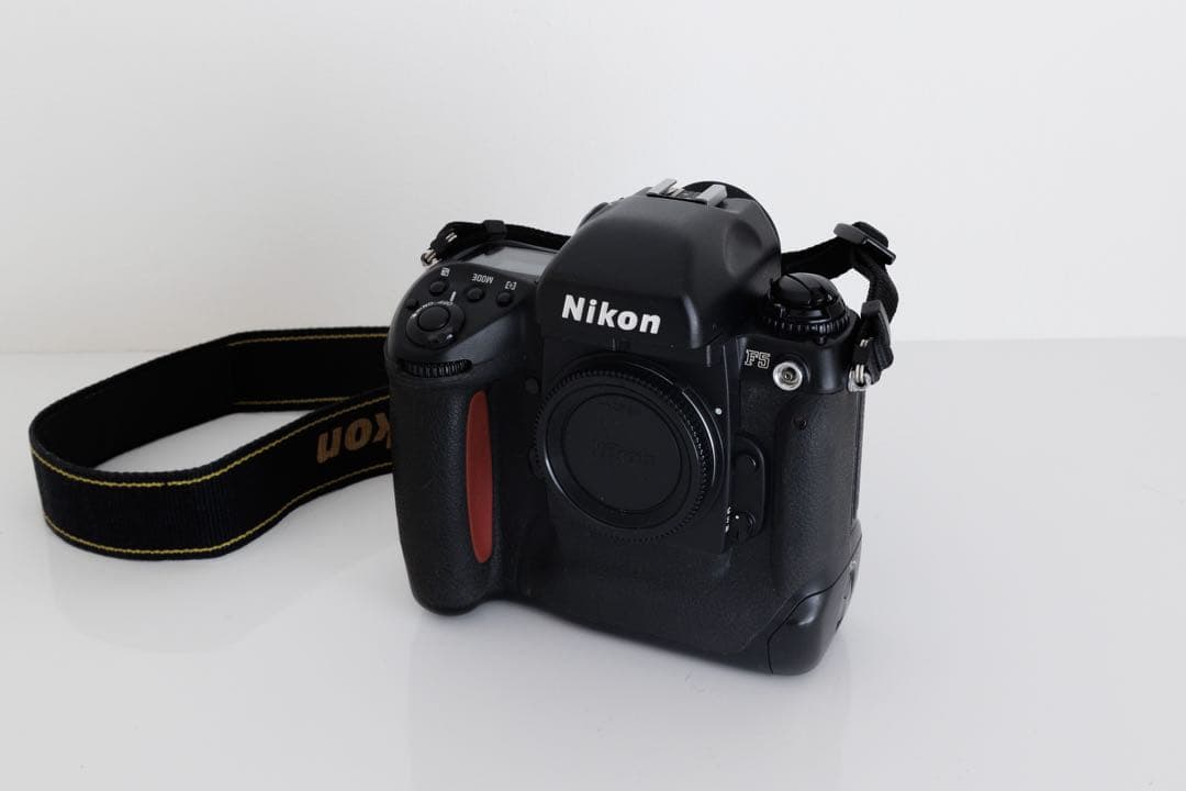 Nikon F5 一眼レフカメラ　ボディ 中古　通電確認済み