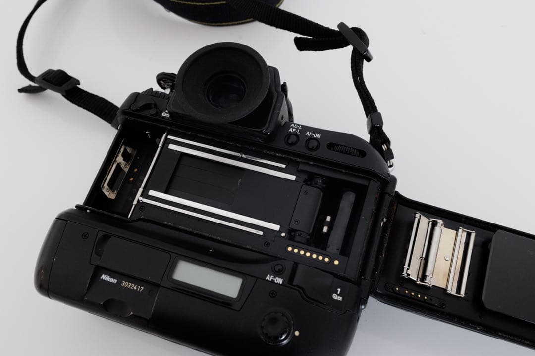 Nikon F5 一眼レフカメラ　ボディ 中古　通電確認済み