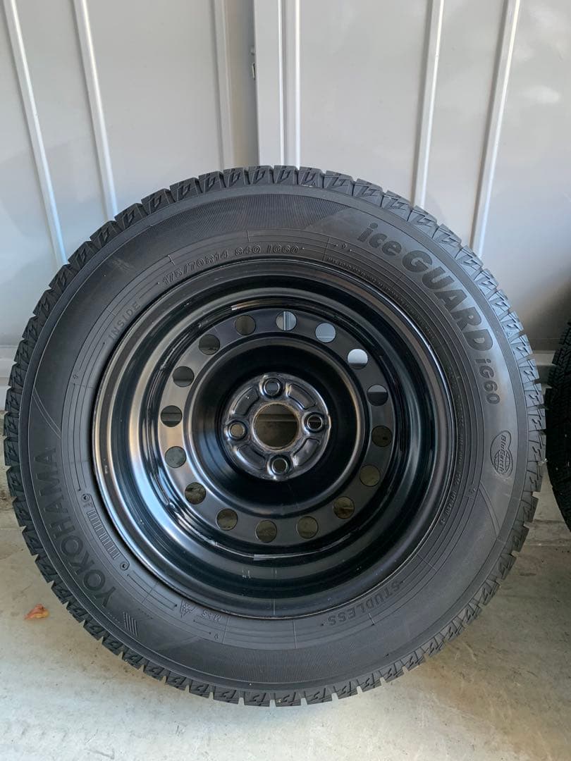 トヨタヤリス用　スタッドレス＆スチールホイール(新品ホイールキャップ付)