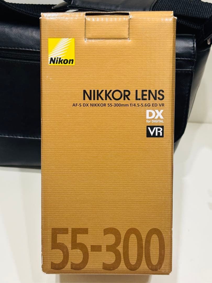 Nikon D5200 デジタル一眼レフカメラ ダブルズームレンズキット　レッド