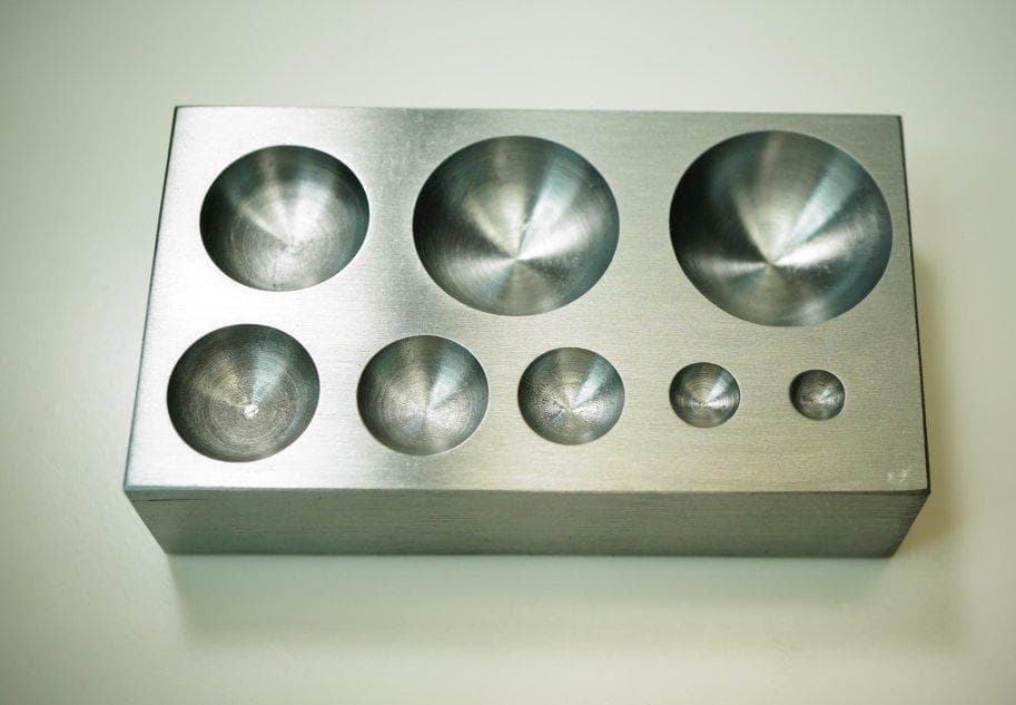 依頼者　矢坊主８本　+　サイコロ台　コンチョ　リング　ベル