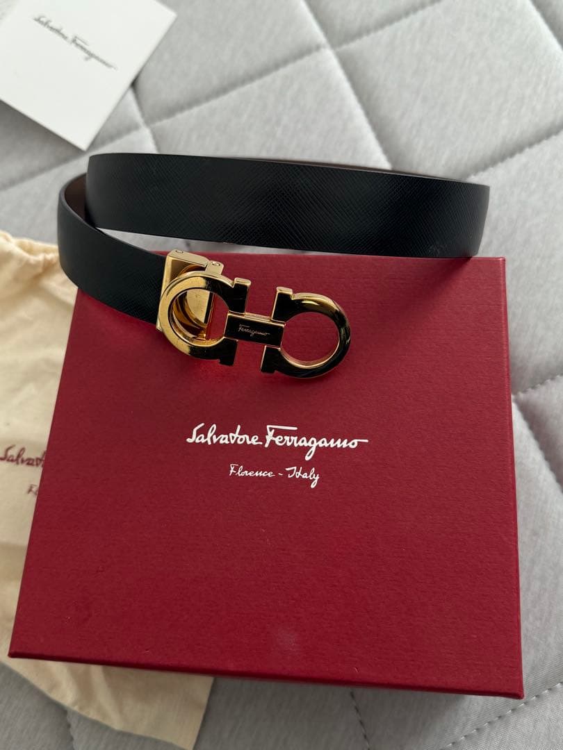Salvatore Ferragamo フェラガモ　ブラック　ピンク　ベルト