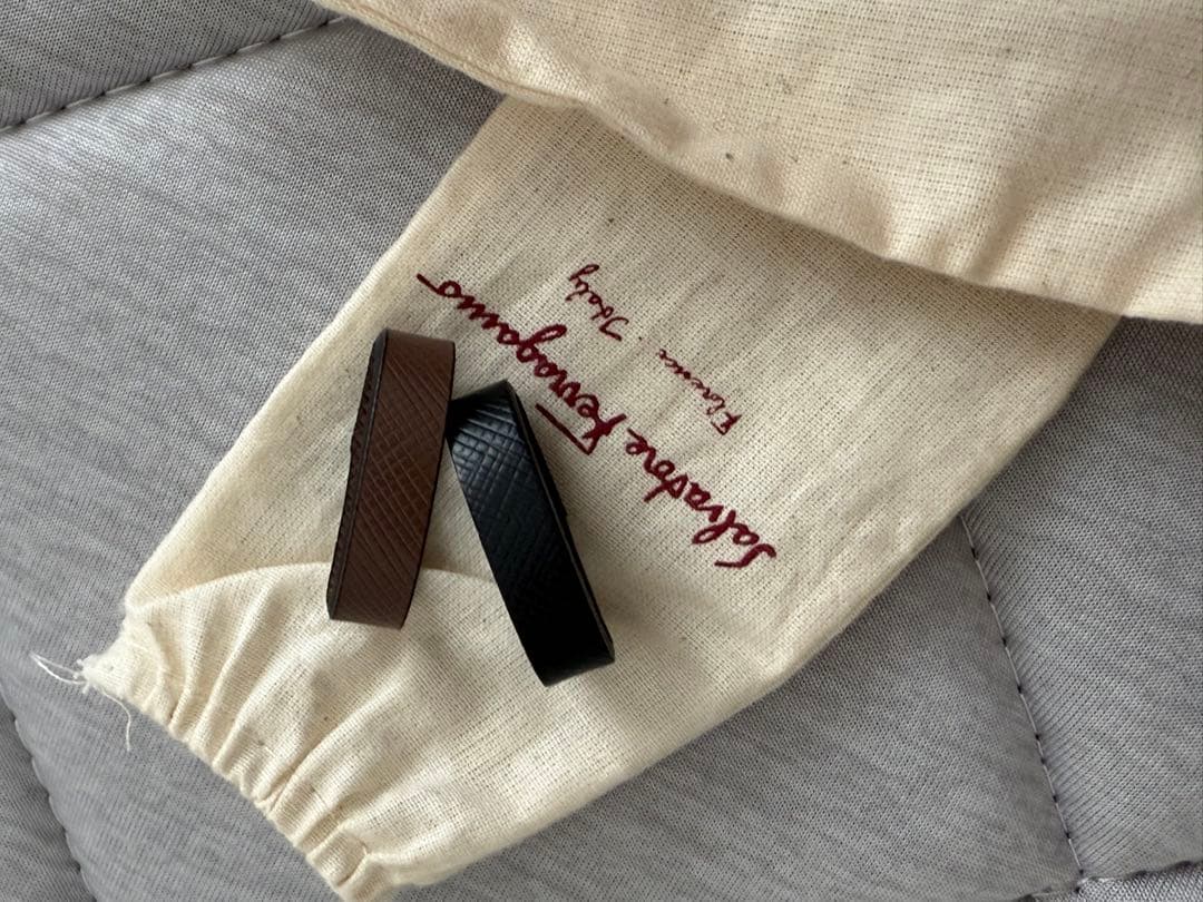 Salvatore Ferragamo フェラガモ　ブラック　ピンク　ベルト