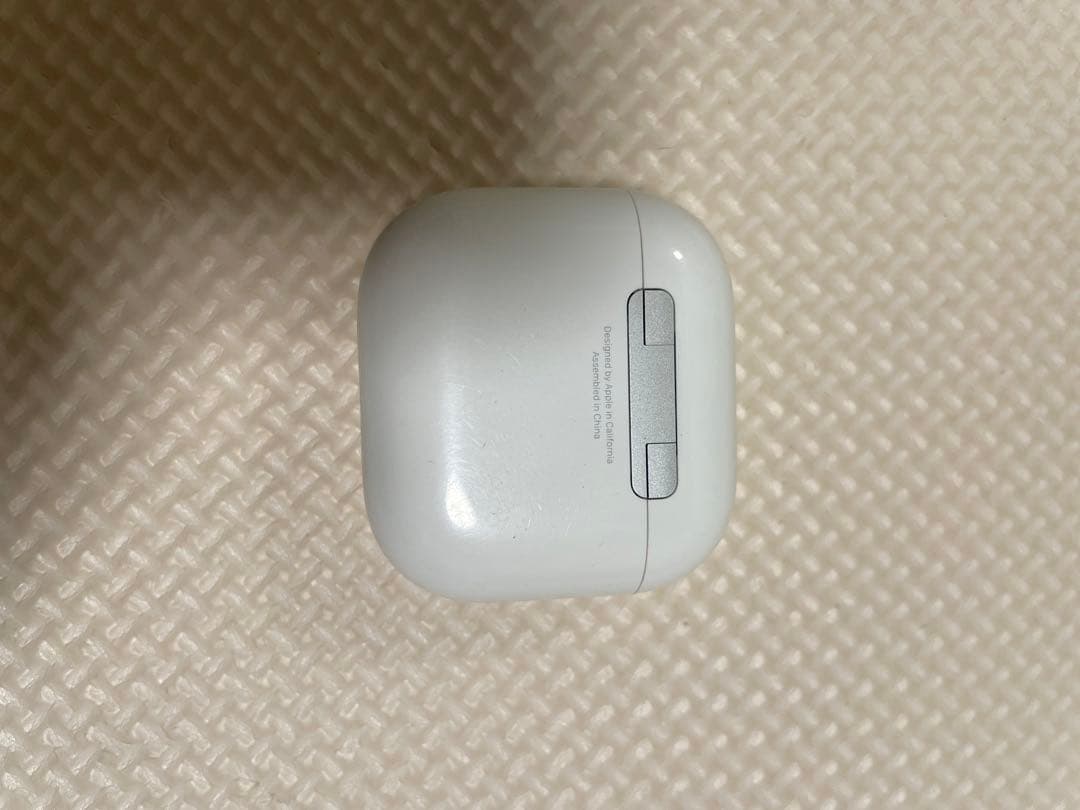 AirPods 4本体ホワイト